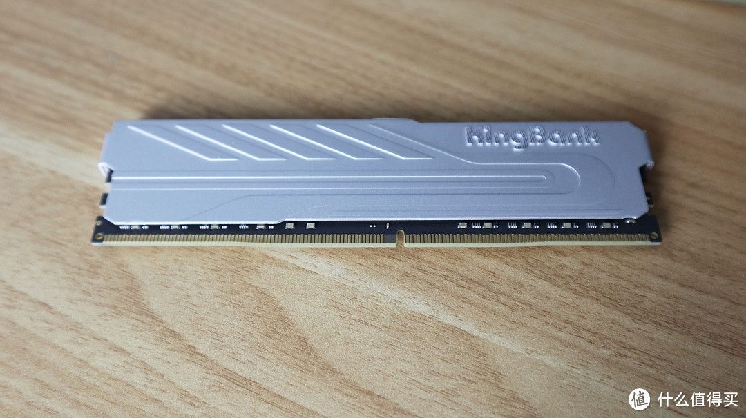 金百达16GB套装DDR4 3200台式机内存条银爵系列：卓越性能，助力台式机飞跃