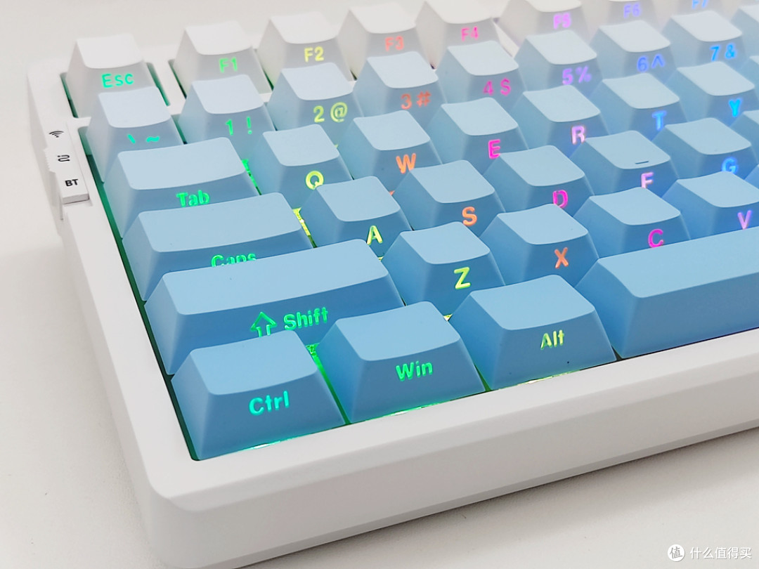 而且游戏码字两不误——vgn v98pro v2三模客制化机械键盘体验_键盘