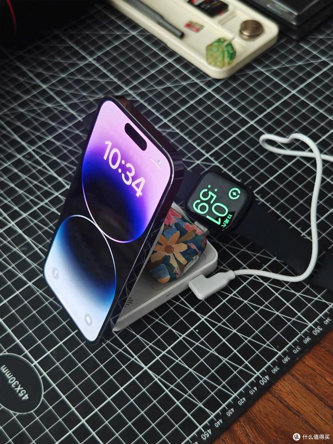 便携高效,充电好搭档,安克MagGo 三合一无线OK充