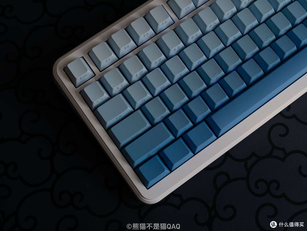 入门级机械键盘的性价比革命,键盘界的潮流选择:黑爵AK820 MAX
