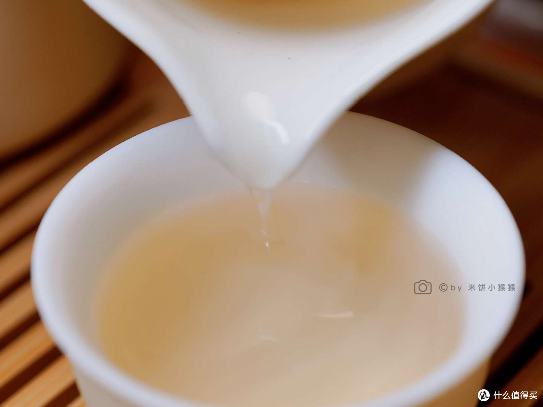 茶汤橙黄明亮通透，有浅蜜色泽感