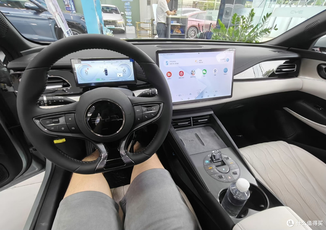 9.98万元起,比亚迪海豹06DM-i 正式上市。搭载第五代DM技术,一箱油=2100公里!
