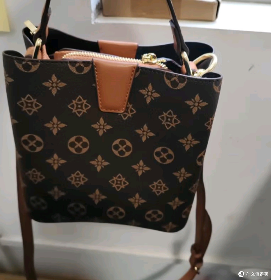 CLESKOESI棕色水桶包:送给她的轻奢之选