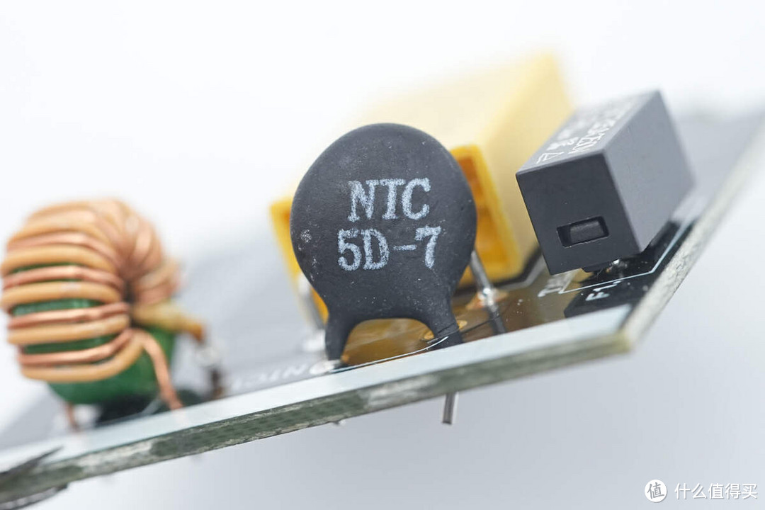 拆解报告：MI小米67W 2C1A+HDMI氮化镓快充插座XMCDZ-01QM