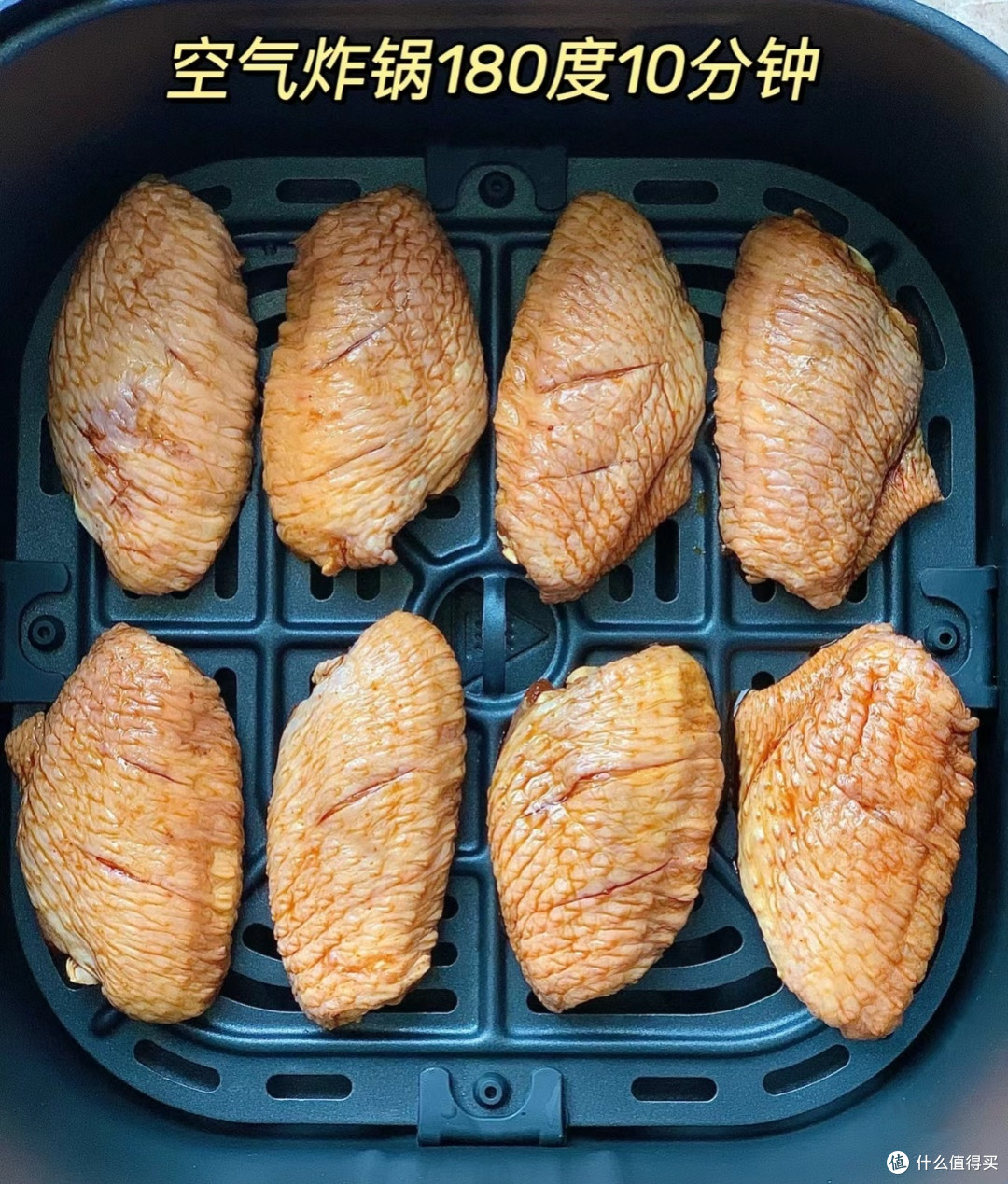 鲜嫩多汁的烤鸡翅