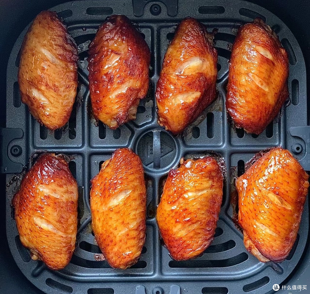 鲜嫩多汁的烤鸡翅