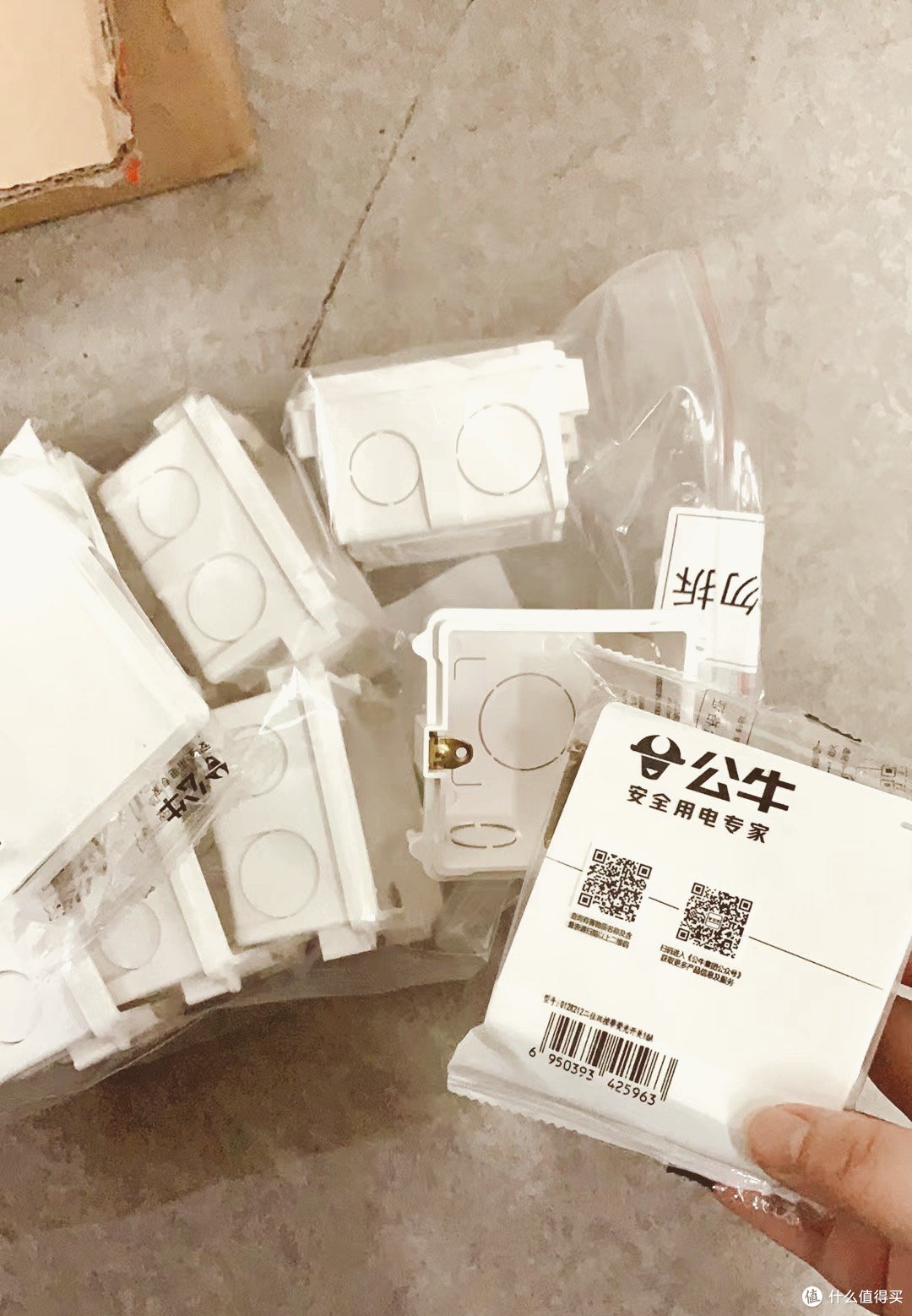 装修听劝,地下室装修中插座开关的选购分享!京东618,公牛插座只需8.7元,买到了一如既往的品质!