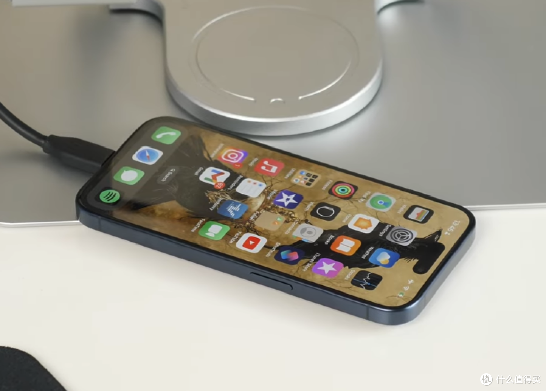 库克向国产机发起“挑战”,iPhone15Pro再度跌价,比小米还便宜