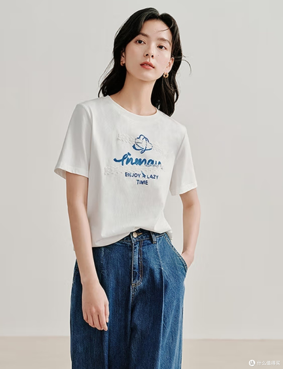 夏天的衣服总是那么丰富多彩,那你有没有什么特别喜欢的款式或者颜色呢?