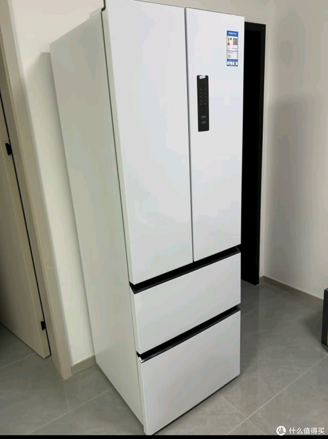 TCL 260升三门养鲜冰箱一体式双变频风冷一级能效小型家用电冰箱三门三温区AAT养鲜BCD-260TWEPZA50