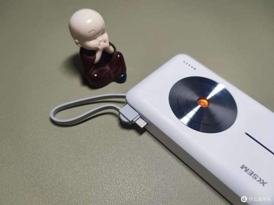 精致小巧,快速充电,西圣无线磁吸充电宝