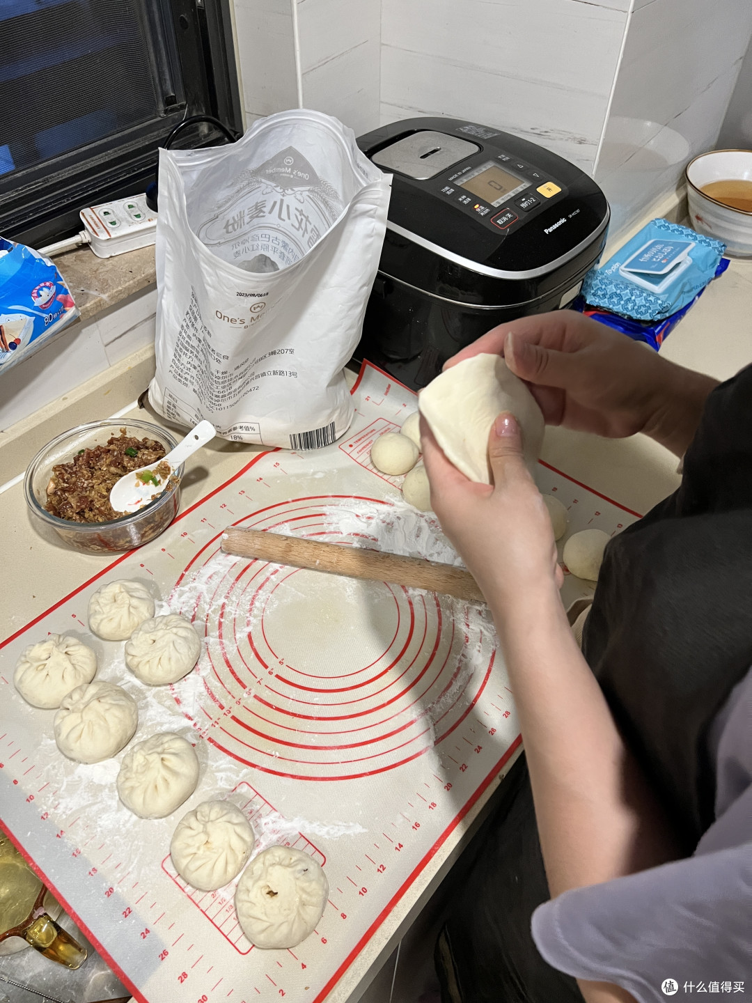 我的全能媳妇,今天做的酸菜肉馅包子