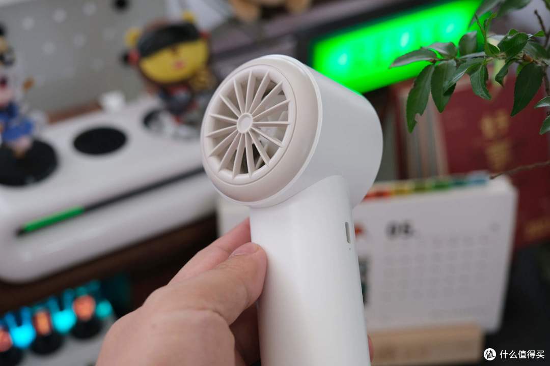 『夏日必备神器』西圣wind手持小风扇:超导体制冷,带你秒降22℃!