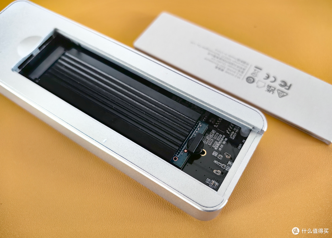 上可生产力，下可打游戏！奥睿科USB4炫影固态硬盘盒是真的稳