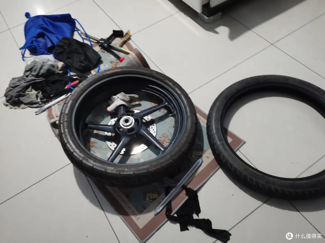 飞致150摩托车换前轮胎小记