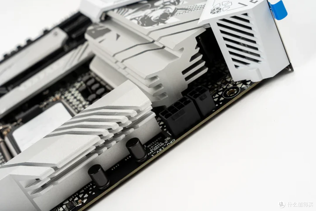雪银战姬—B760G小吹雪S+4070S金属大师+机械大师C34PLUS装机分享