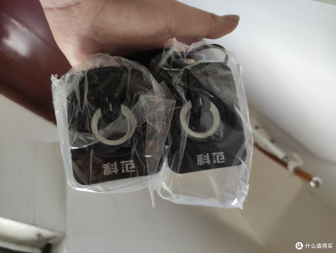 买了个几块钱尚能入耳的小音箱