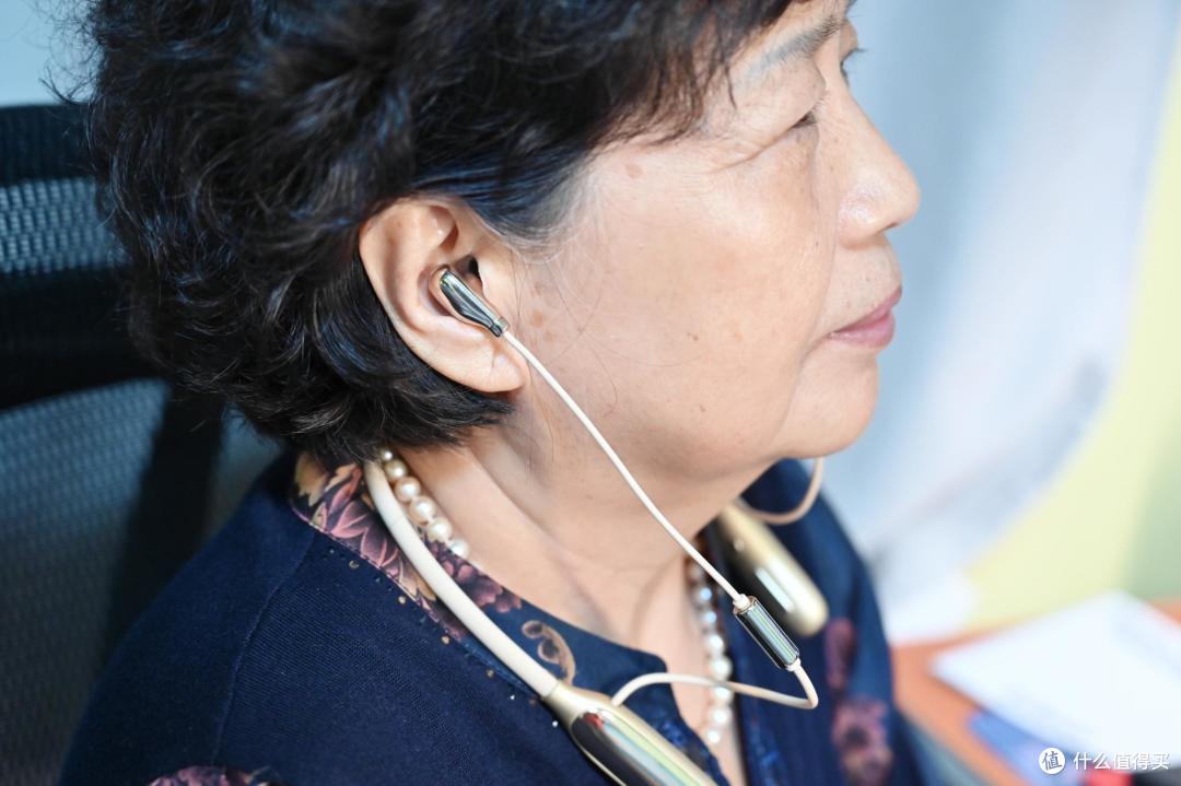 给母亲买的礼物，小米有品众筹左点X20数字助听器