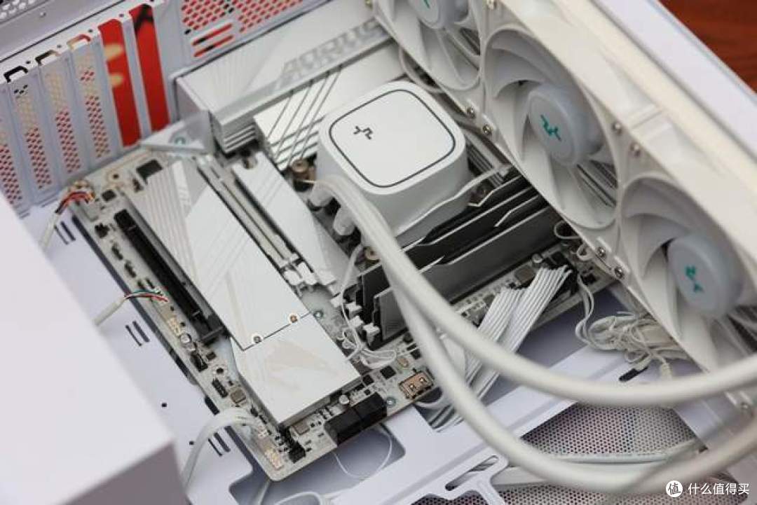不仅是白色海景房还有强劲性能，技嘉B760M冰雕+i7 14700KF装机体验