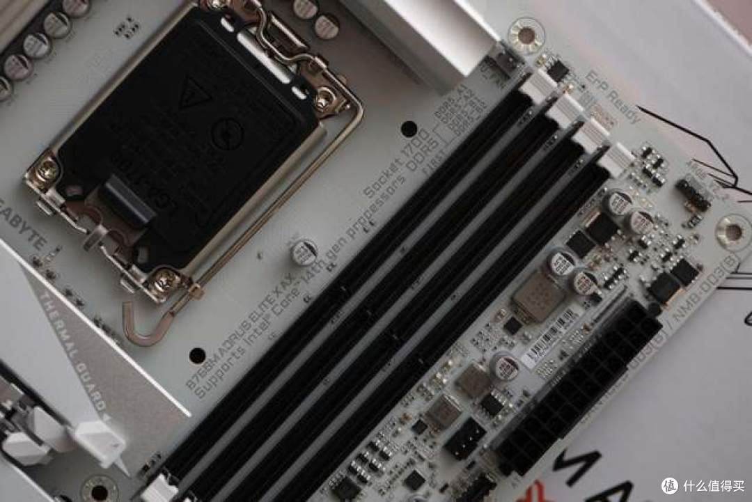 不仅是白色海景房还有强劲性能，技嘉B760M冰雕+i7 14700KF装机体验