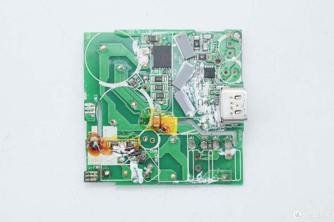 拆解报告:LG 65W USB-C氮化镓快充充电器LP65WFC20P-NJ