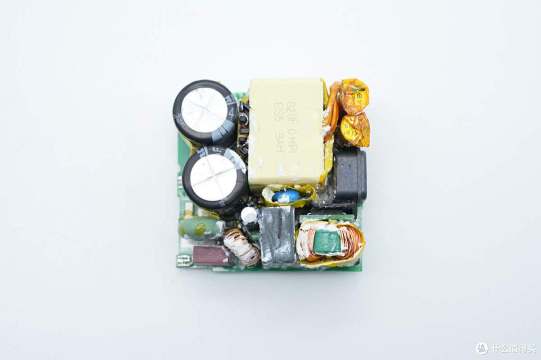 拆解报告:LG 65W USB-C氮化镓快充充电器LP65WFC20P-NJ
