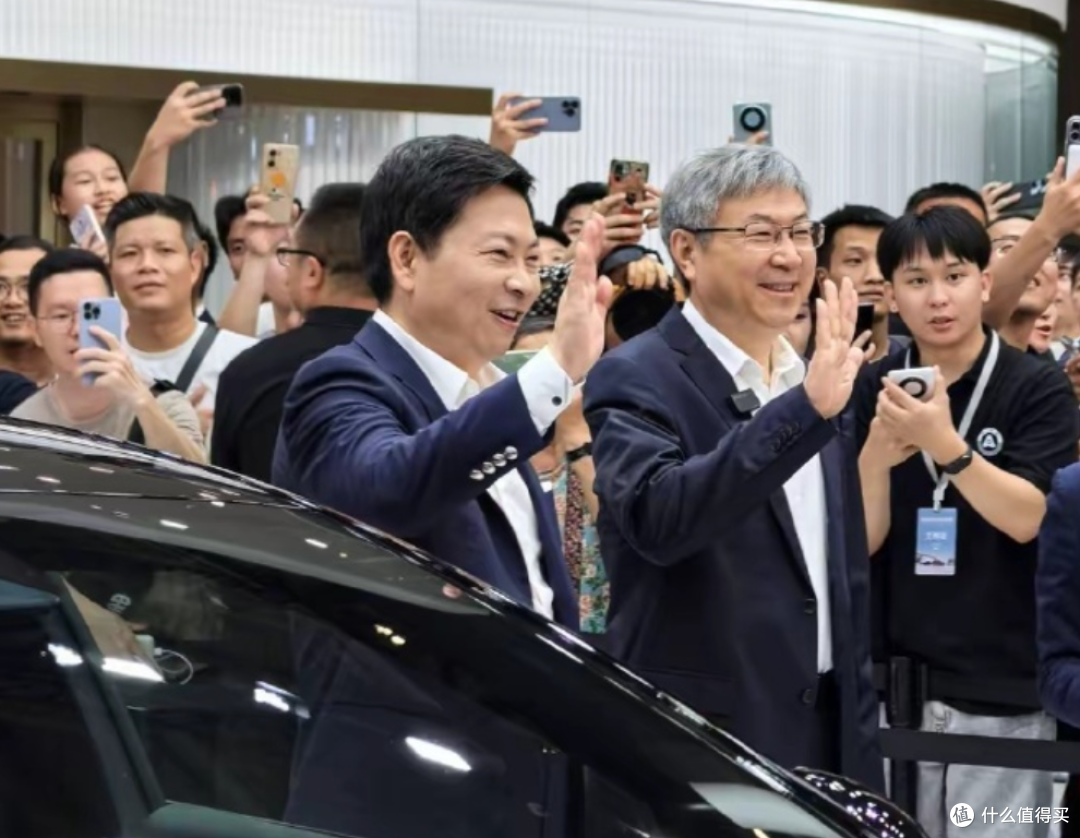 余承东认为，10年后全球前十的汽车公司，有六七家是中国品牌！