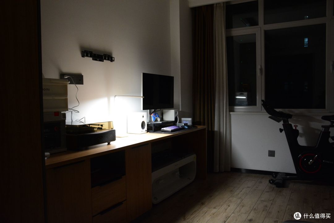 小米又杀疯了！国标AA级护眼台灯不足百元：米家台灯2Lite评测