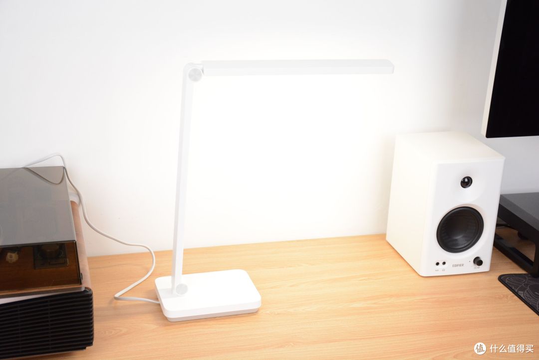 小米又杀疯了！国标AA级护眼台灯不足百元：米家台灯2Lite评测