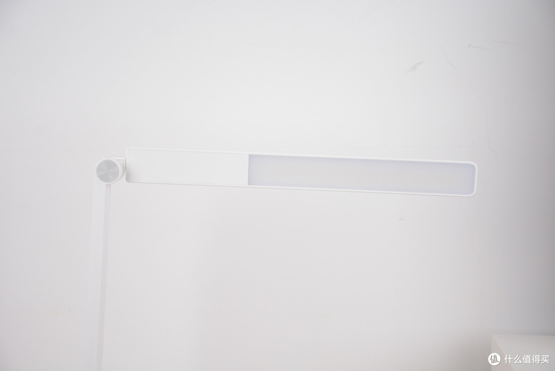 小米又杀疯了！国标AA级护眼台灯不足百元：米家台灯2Lite评测