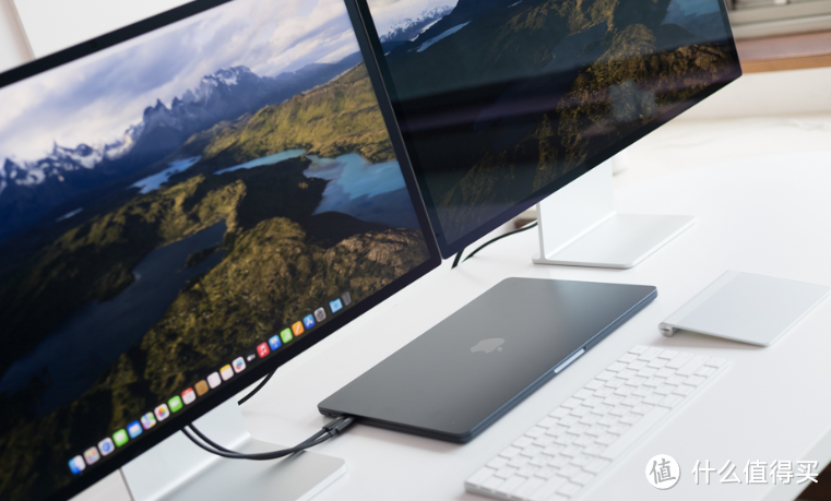 MacBook Pro外接双屏幕-带给你惊艳的感觉