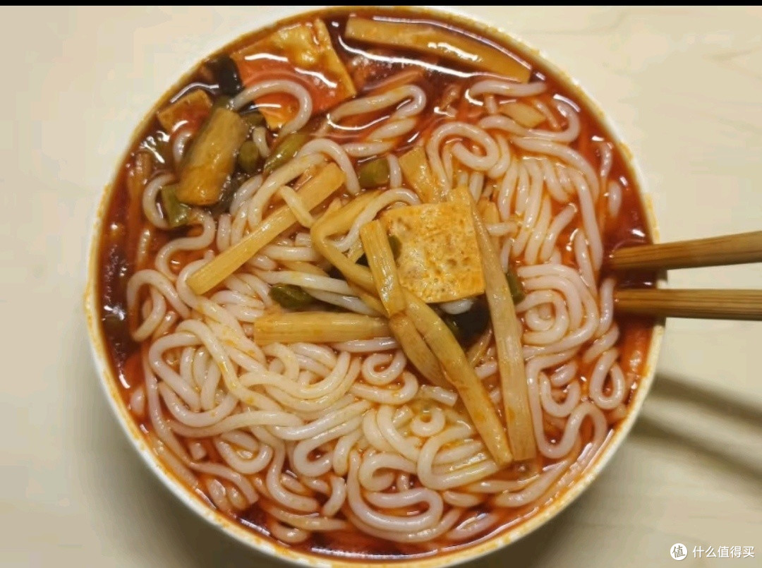 螺霸王螺蛳粉：一袋广西柳州的地道风味