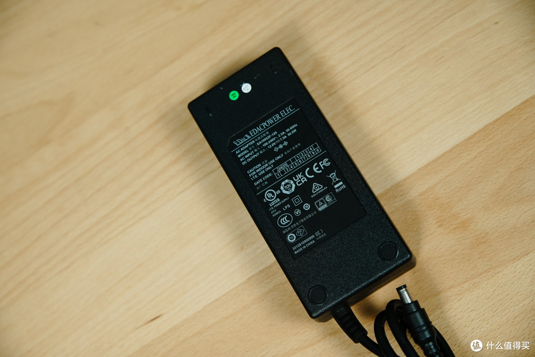 全新TOS6系统加持,重磅升级后的旗舰级NAS 铁威马F4-424 Pro,集安全、好用于一身