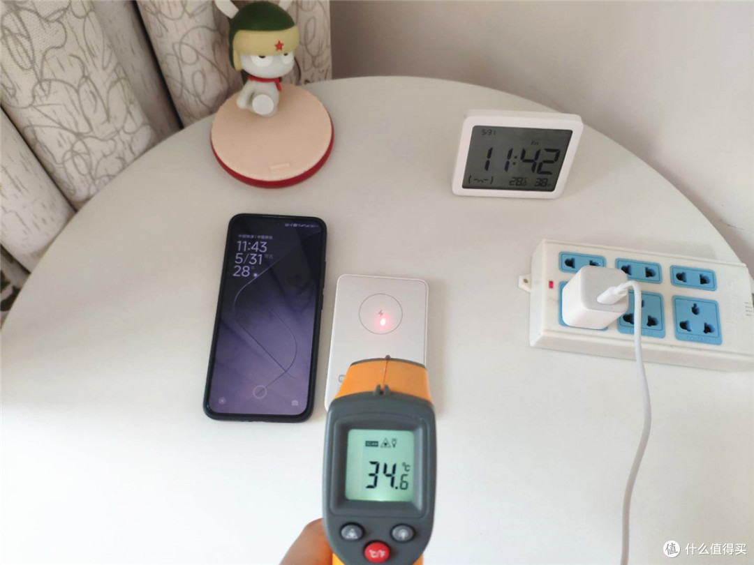 一贴即充，让手机电量满满！小米磁吸充电宝5000mAh 体验