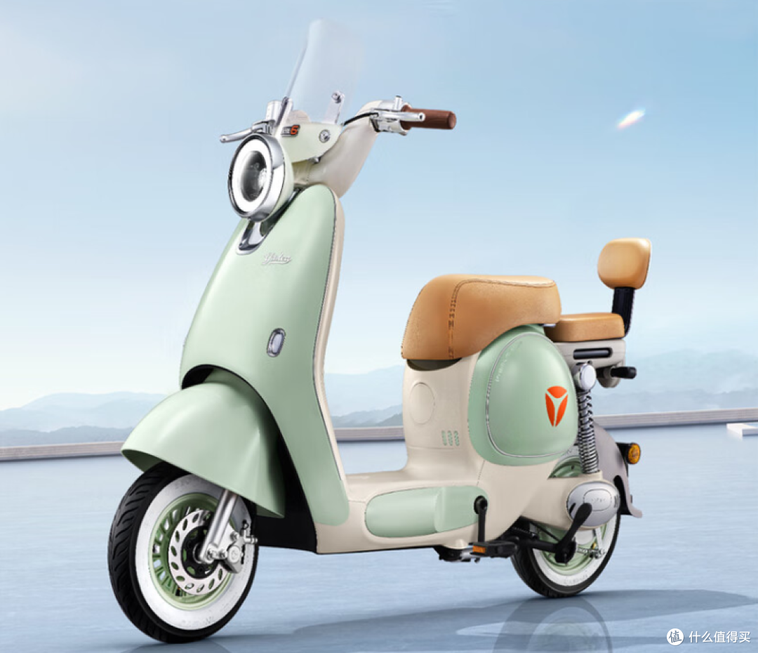 雅迪冠能6代q50-d豪华版电动车采用铅酸电池,新国标充电接口,电机功率