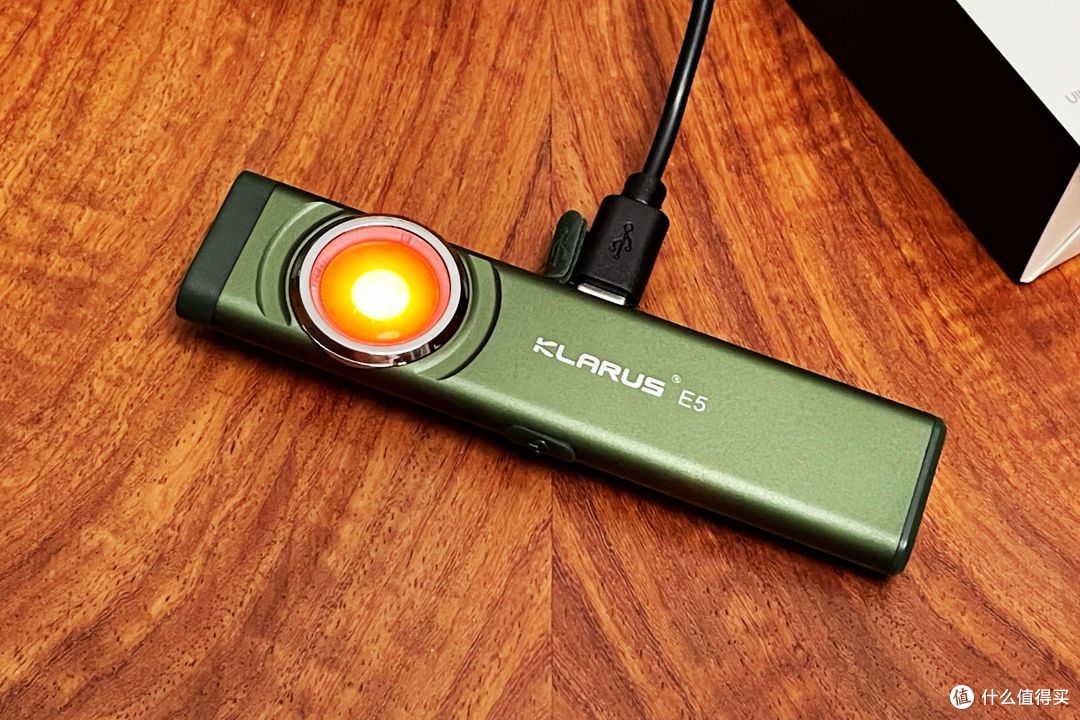 轻薄超便携、实用双光源,KLARUS凯瑞兹E5手电上手