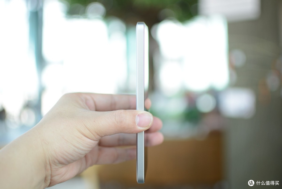 其ai隔空手势功能使得用户可以在不触碰屏幕的情况下进行操作,极大地