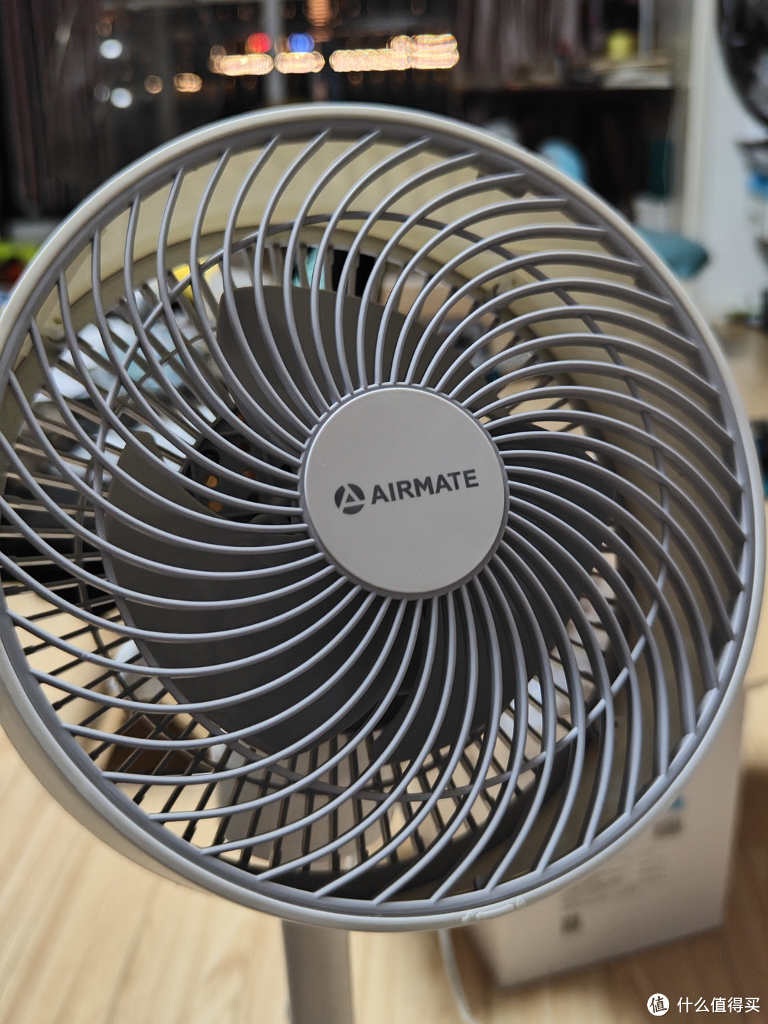 夏日清凉新选择：艾美特FA18-X1空气循环扇，让你告别空调病！