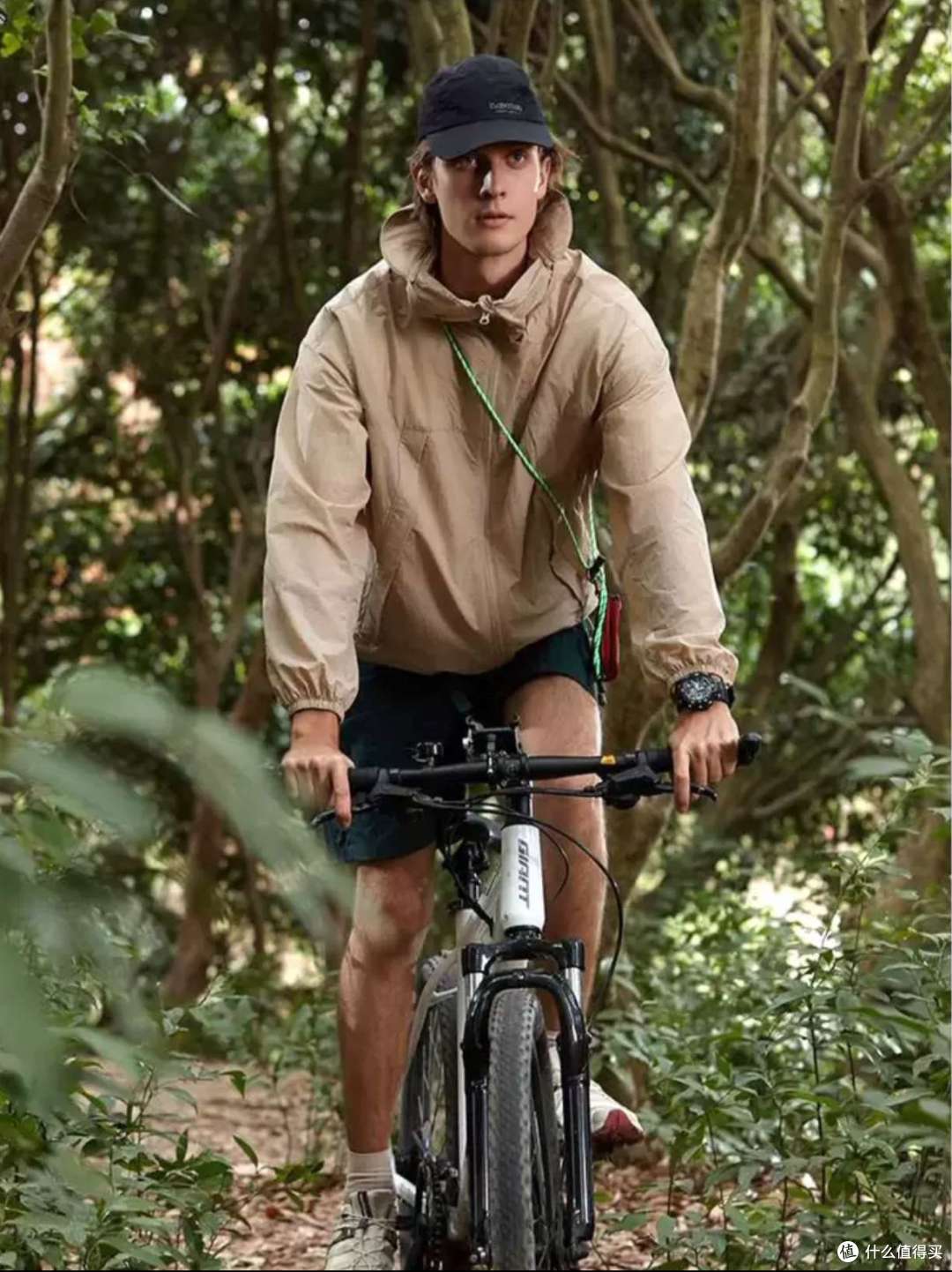 夏季和朋友们去爬山郊游,大家有哪些好看的防晒运动穿搭好物分享?
