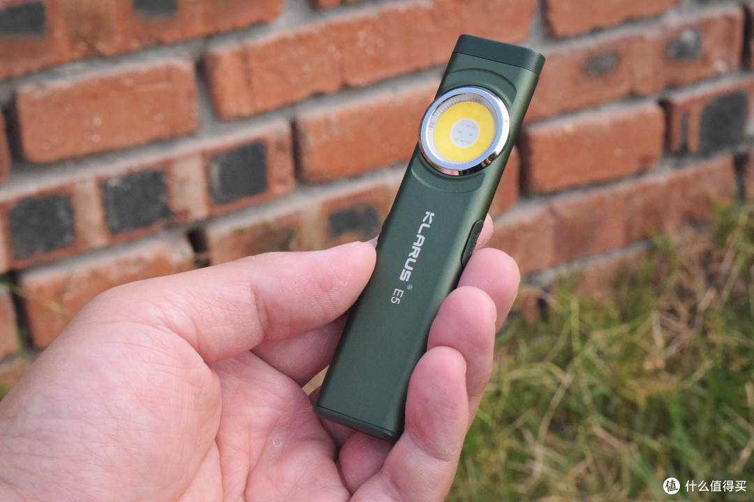 强光手电 篇三十九:我愿称之为"片儿筒"!klarus凯瑞兹e5 edc手电体验