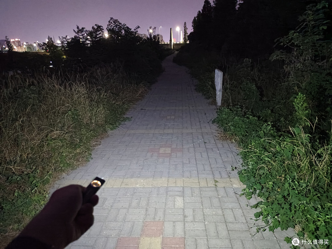 我愿称之为“片儿筒”!KLARUS凯瑞兹E5 EDC手电体验