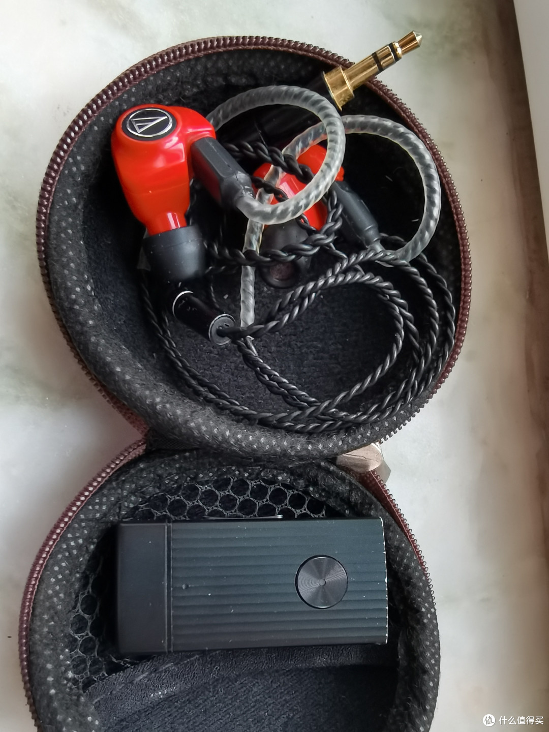荣耀Earbuds A":年轻人的时尚新宠!