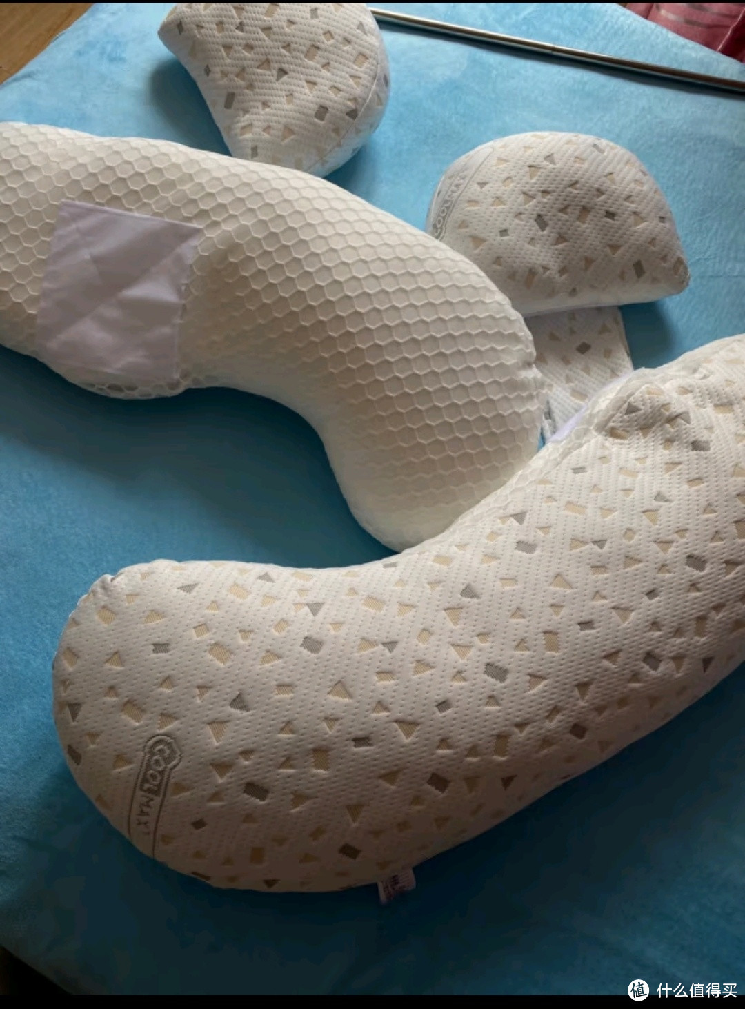 COTOONS孕妇枕头护腰侧卧睡抱枕是一款专为孕妇设计的睡眠用品