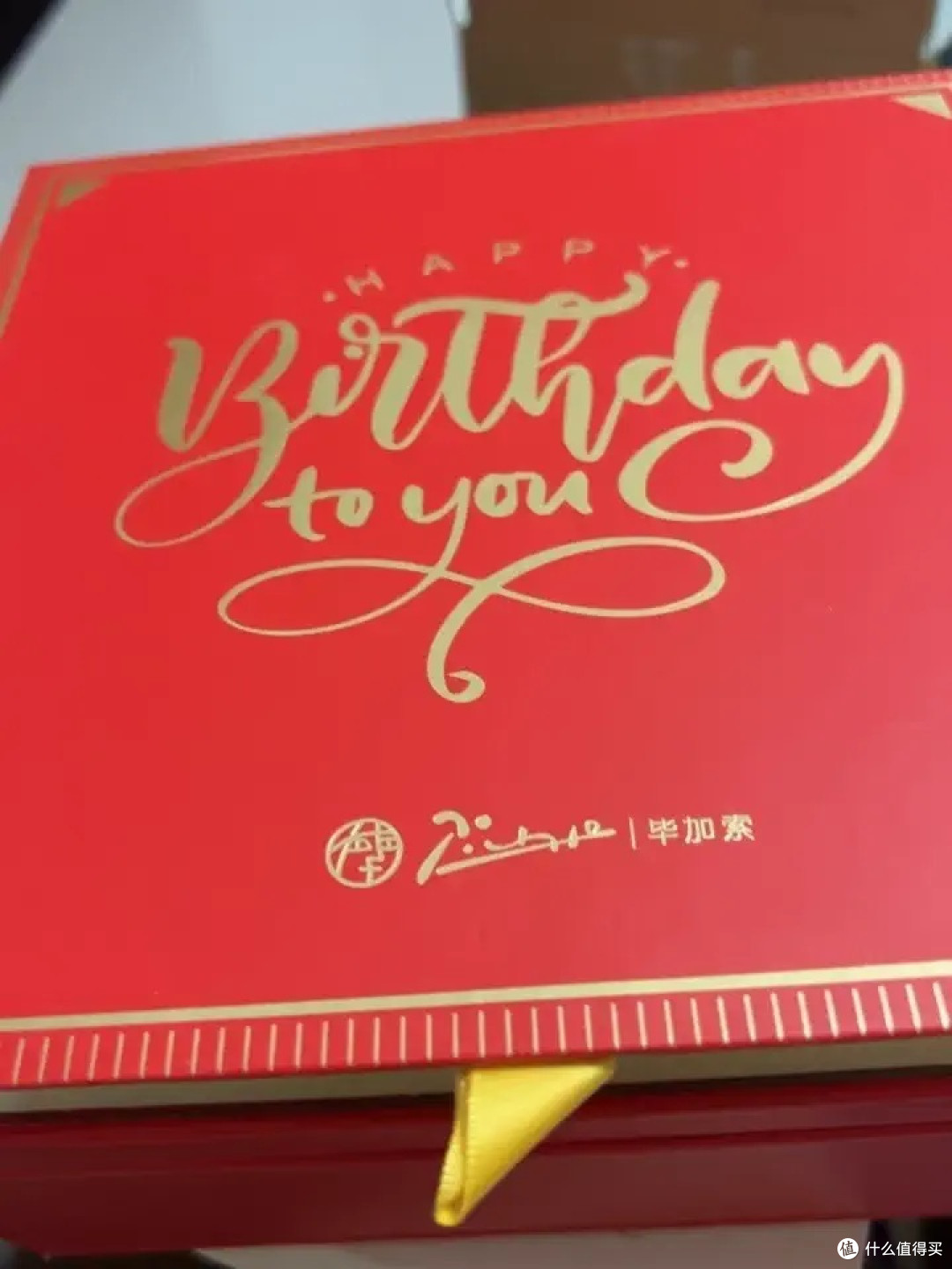 这款礼盒，犹如一位穿着华服的艺术家，优雅而富有内涵，让人一见倾心。