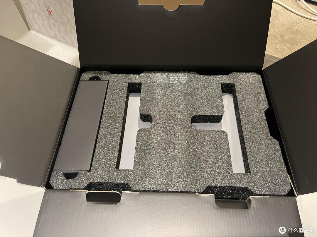 上下两层覆盖泡沫用以防止运输途中磕碰