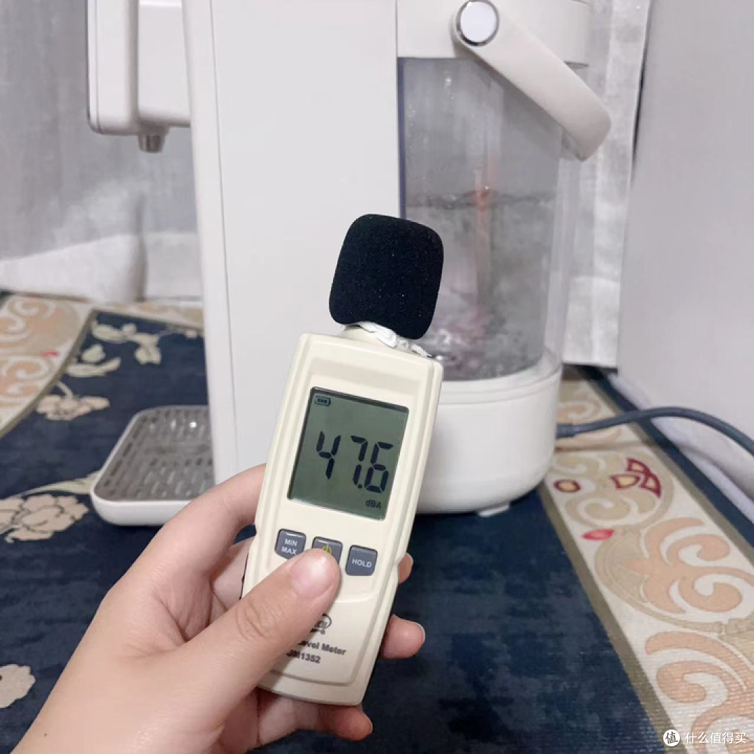 恒温泡奶机是噱头吗?两分钟搞懂泡奶机和即热饮水机的区别,一招带你轻松给娃冲奶