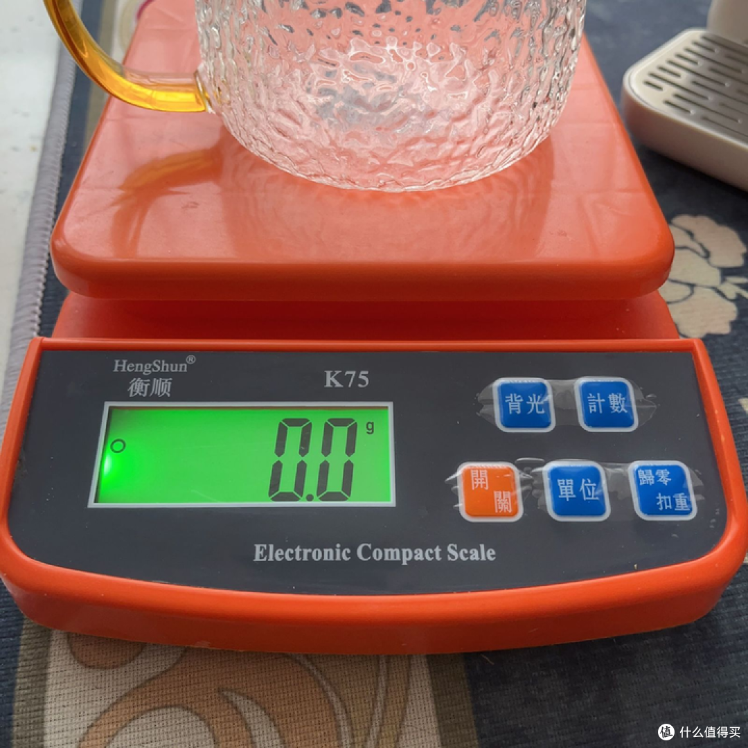 恒温泡奶机是噱头吗?两分钟搞懂泡奶机和即热饮水机的区别,一招带你轻松给娃冲奶