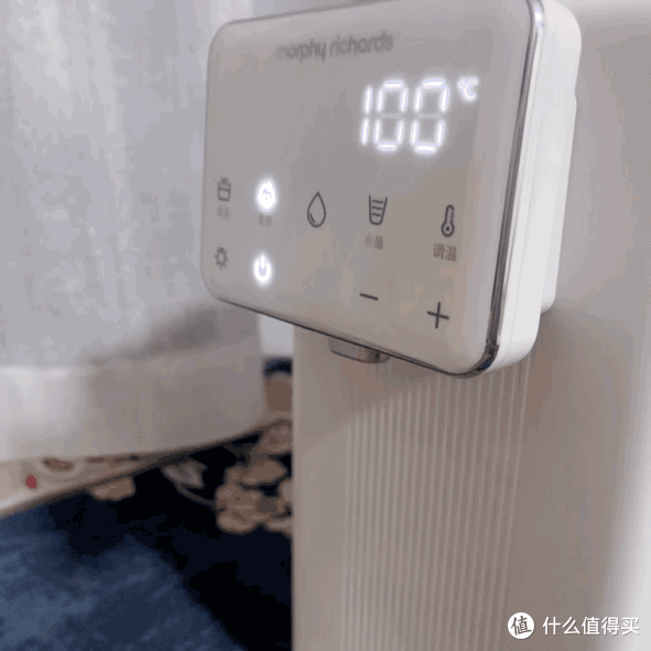 恒温泡奶机是噱头吗?两分钟搞懂泡奶机和即热饮水机的区别,一招带你轻松给娃冲奶