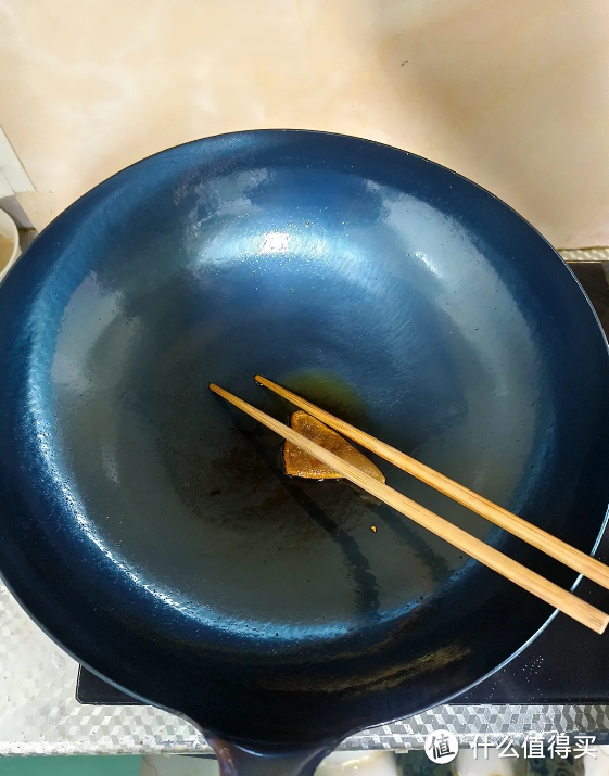 厨房里这“4种铁锅”建议扔掉，极易重金属超标，很多家庭还在用