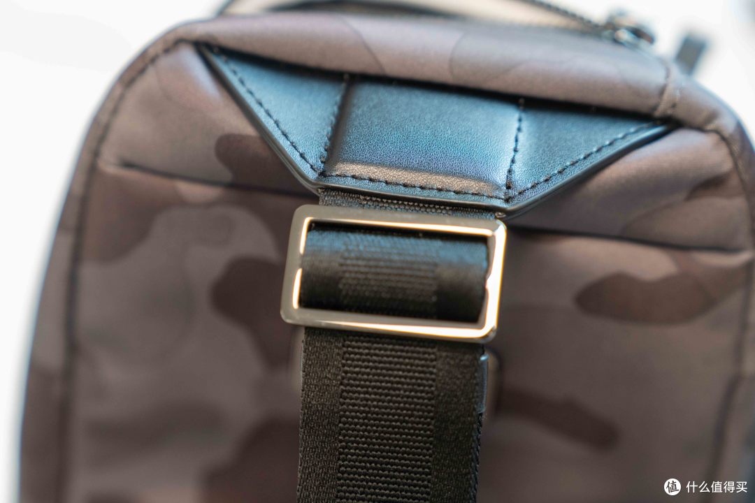 TUMI 途明迷彩斜挎包——打工人日常通勤的小包